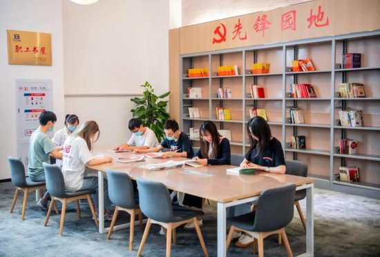 连云港：694家职工书屋成身边的“精神加油站”