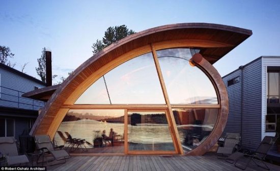 漂浮的霍比特小屋:<em>盘点全世界最</em>稀奇古怪的水上船屋