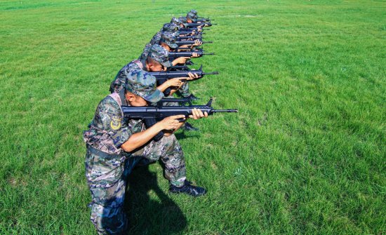 武警天津总队新兵团组织开展隐显目标射击<em>预习</em>训练