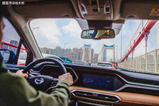 驾GS4<em>打</em>卡重庆30座跨江大桥：它是我开过最均衡的SUV