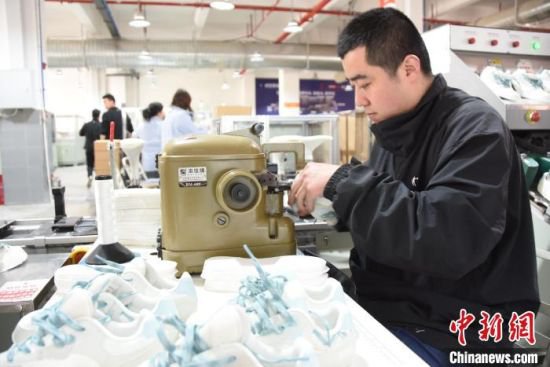 河南睢县制鞋产业“奔跑”在春季里
