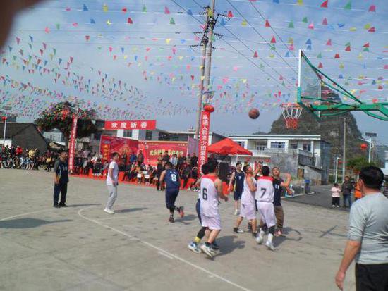 黔西南州德卧村：春节民族文体活动丰富多彩