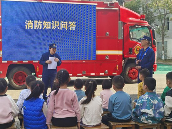 龙南市第四公立幼儿园联合市消防大队开展消防安全知识宣讲活动