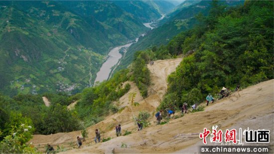 纪录电影《落地生根》定档4月20日 见证中国最边远村庄命运变迁