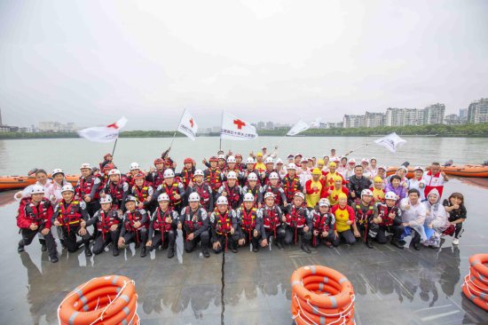 我校3S救护会成员应邀参加中国红十字会“预防溺水·救在身边”暨...