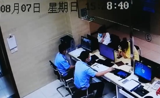 龙游姑娘衢城赶考丢手机 民警物业和居民协力找回