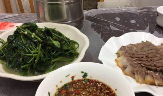 <em>长沙</em>非常独特的湘菜馆，味道正宗，价格亲民，本地人一周吃四回