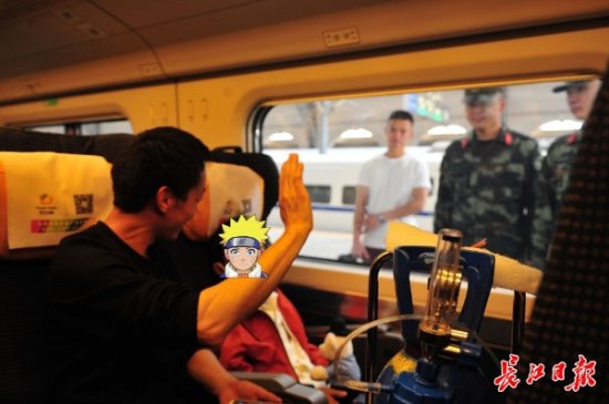 患病<em>儿童坐高铁</em>回家需携带氧气罐，上海武汉武警接力护送