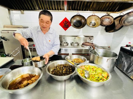 江苏扬州：暖心又暖胃 助老食堂十年不打烊让老年人“食有所依”