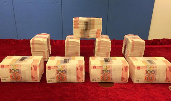 广州夫妻睡梦中被人抬走90万连号新钞