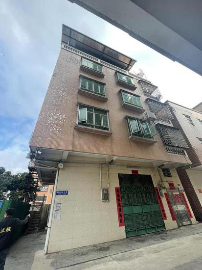 东莞市一栋庞大的四层楼出租屋被拍卖，180万就成交了