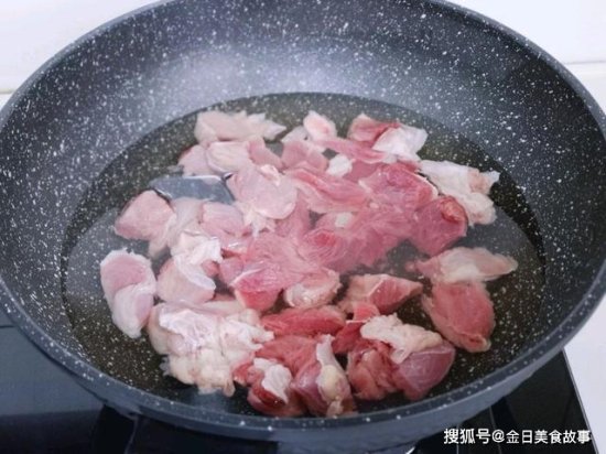 教你这样在家制作美味<em>的牛肉火锅</em>，<em>做法</em>简单，营养丰富