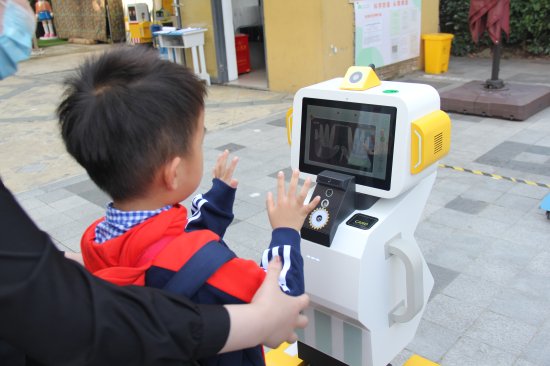 <em>幼儿园晨检</em>机器人有哪些功能？