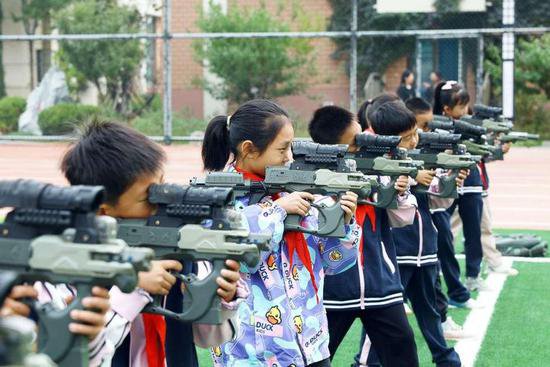 烟台高新区第二实验小学举行国防军事开放日活动
