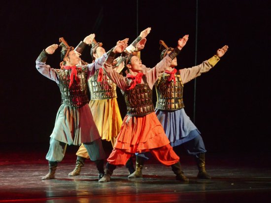 《舞动经典》：巅峰荟萃，北京舞蹈学院青年舞团闪耀新疆舞台