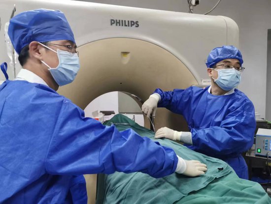 南昌大学第四附属医院成功完成医院首例肺癌微波消融术