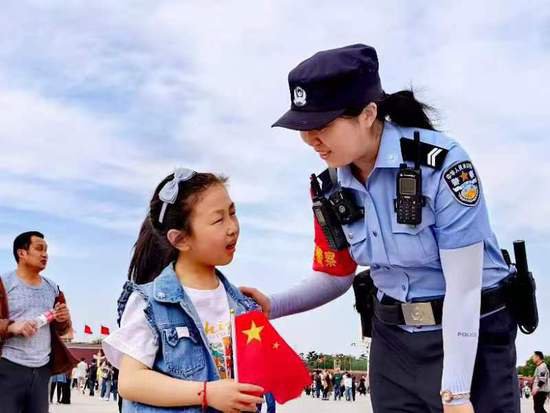 <em>北京</em>成最热门旅游目的地之一 警方多措应对旅游高峰