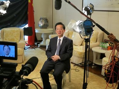 黄惠康大使接受《海上丝绸之路》<em>大型</em>纪录片摄制组采访