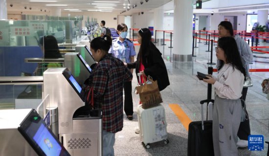 <em>新政策</em>实施3个月 超7.5万人次外籍旅客免签入境海南