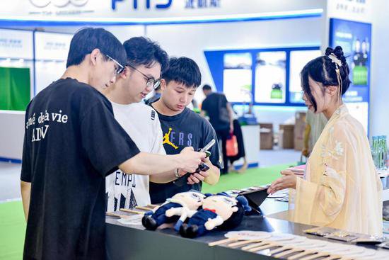 陕派力量首度亮相广州国际台球展，专业品质赢得信赖