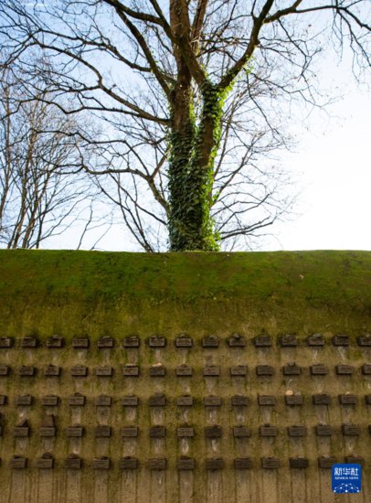 德国法兰克福：老犹太<em>公墓</em>外的“姓名墙”