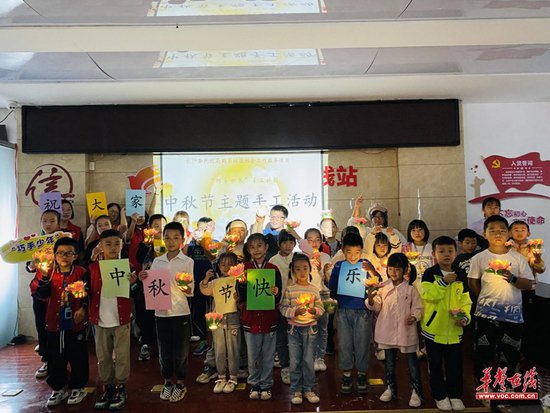 长沙县星城社区开展中秋节手工灯笼制作活动