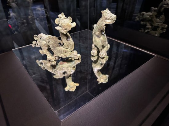 聚焦《永恒的祭献：中国古代青铜礼器》大展（11）：镜子<em>的妙用</em>