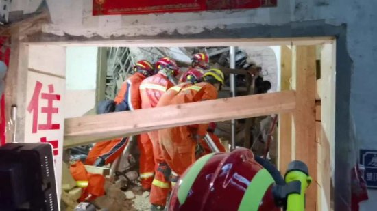 湖南长沙居民<em>自建房</em>倒塌事故现场救援进展：第6名被困人员被救出