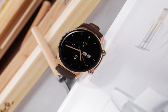 登上时尚杂志开<em>年刊封面</em>的智能手表，荣耀手表GS 3已全面开售