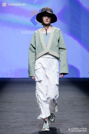 新生 | 中国时尚<em>女装流行</em>趋势发布：时尚衣装的趋势“现象学”
