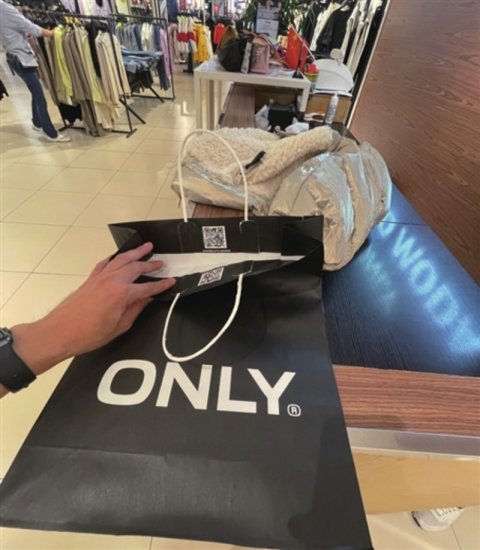 知名服装品牌ONLY印有博彩<em>网站</em>纸袋仍在用 苏州门店还在等通知