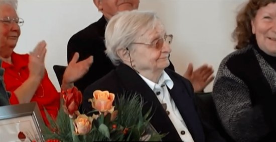 泪目！98岁<em>德国老奶奶</em>，孤守书店76年：一生未婚，却在书里找到...