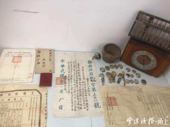 独乐乐不如众乐乐，宁波七旬老人捐献珍藏半个多世纪的老物件