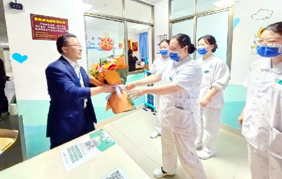 邵阳绥宁：县人民医院慰问一线护理工作者庆祝“护士节”