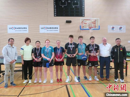 中国大使和卢森堡体育大臣走访中国乒乓球学院欧洲分院青年集训...