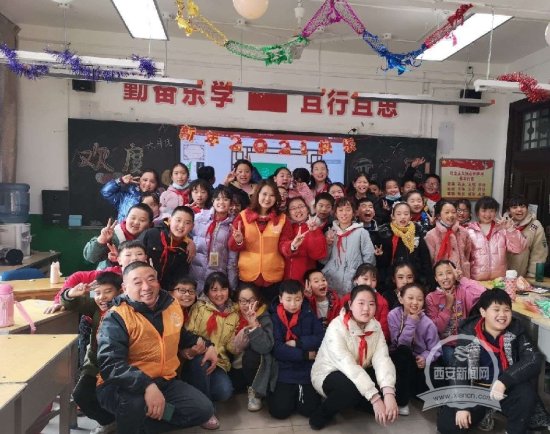 讲好陕西故事 导游志愿者把爱国主义教育课带进等驾坡小学