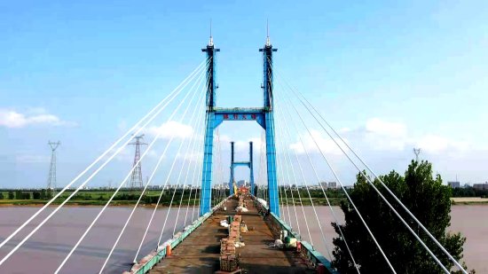全国首座钢斜拉桥换索完成，确保年 底全桥通车