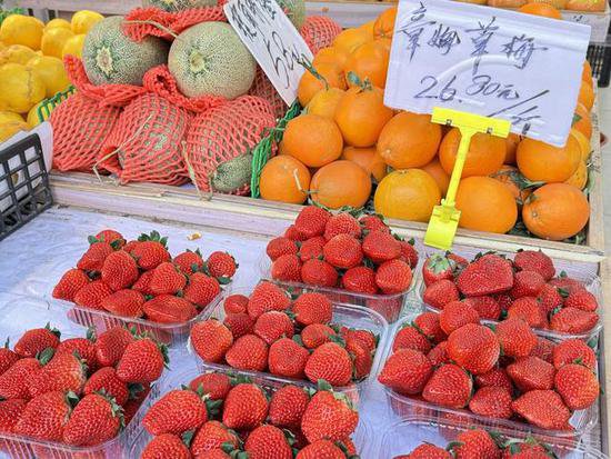 “<em>冬天</em>的第一颗<em>草莓</em>”你吃了吗？最新市场价格→