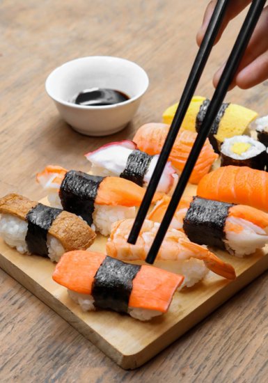 <em>寿司的</em>哪一面应该蘸调料？这5种食物的正确吃法原来是这样的！