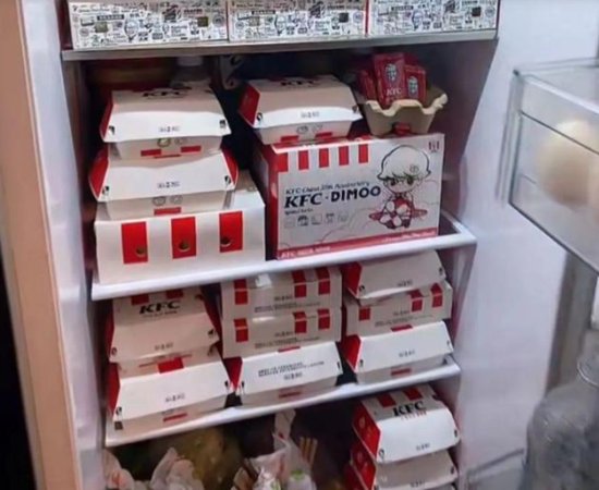 为了DIMOO盲盒，有人花上万元买肯德基套餐！