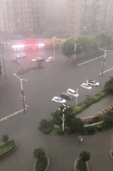 <em>商丘</em>、周口等地开启“看海”模式 郑州的暴雨还来吗？