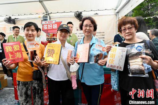 <em>香港</em>举行“上海美食节” 市民感受上海风情