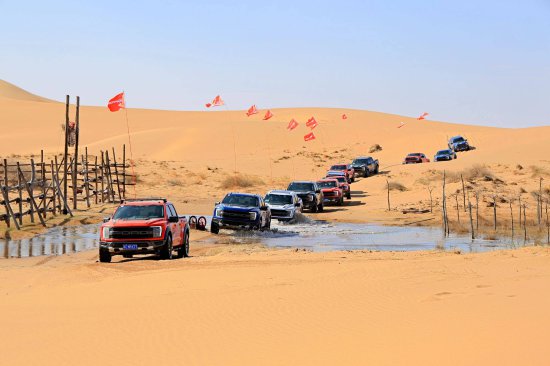 当越野<em>小白</em>第一次去沙漠，<em>应该</em>选择什么车？