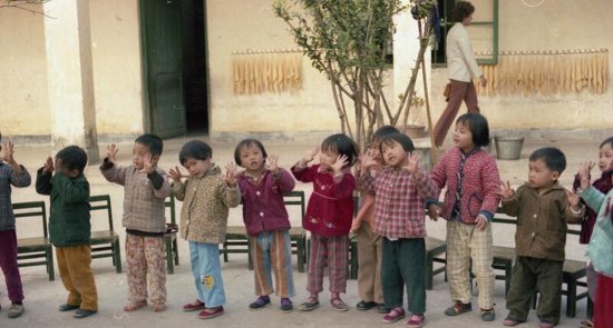 老照片 1979年深圳的幼儿园小朋友 也不知道现在<em>身价多少</em>了