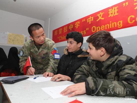 <em>中国</em>第二十二批赴黎<em>维和部队</em>：在当地中学开办汉语培训班
