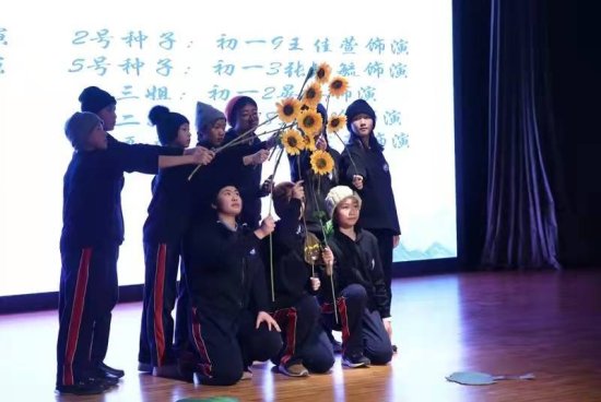 开学首日，北京市东直门中学迎“太空种子”回校园