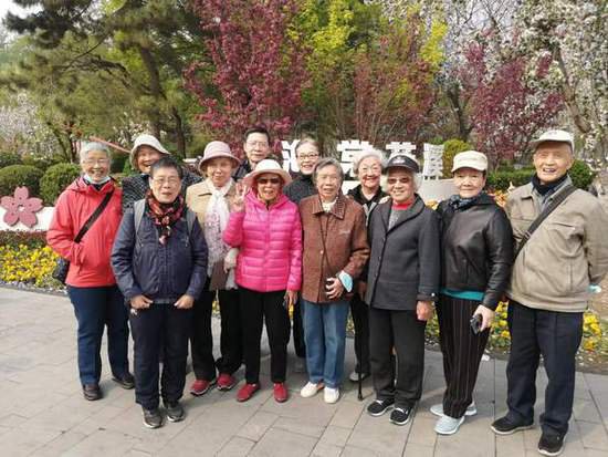 北京离退休工作办公室组织踏青赏花游活动