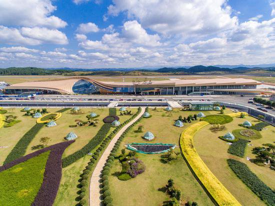 <em>铜仁</em>成为贵州省第三个拥有正式开放航空口岸的市（州）