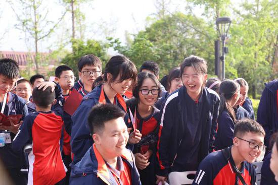 重庆市第一实验中学读书节系列活动成功举行