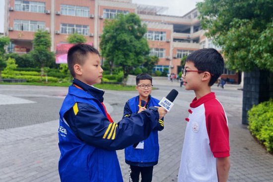 九龙坡区人和小学：阳光体育展风采 运动精神扬爱国情